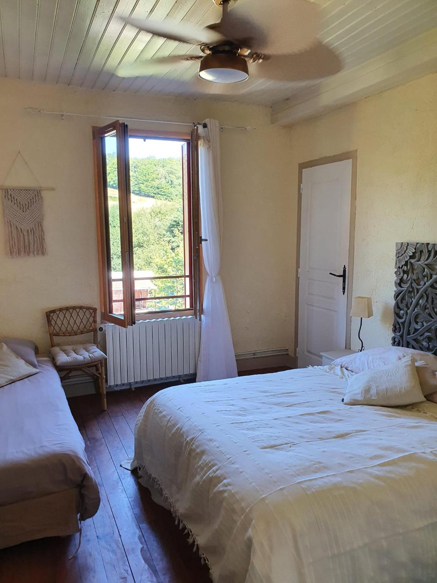 La Maison Du Bonheur Anlhiac Esterno foto