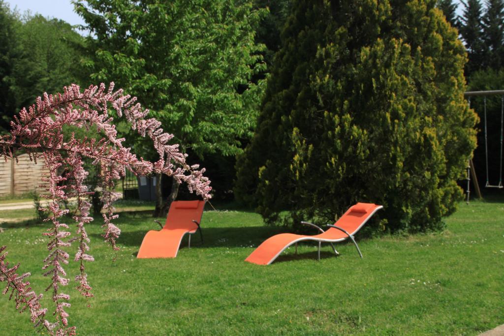 La Maison Du Bonheur Anlhiac Esterno foto